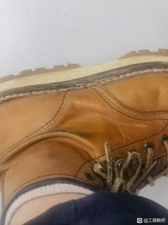 发现鞋子两侧变黑了-1.jpg
